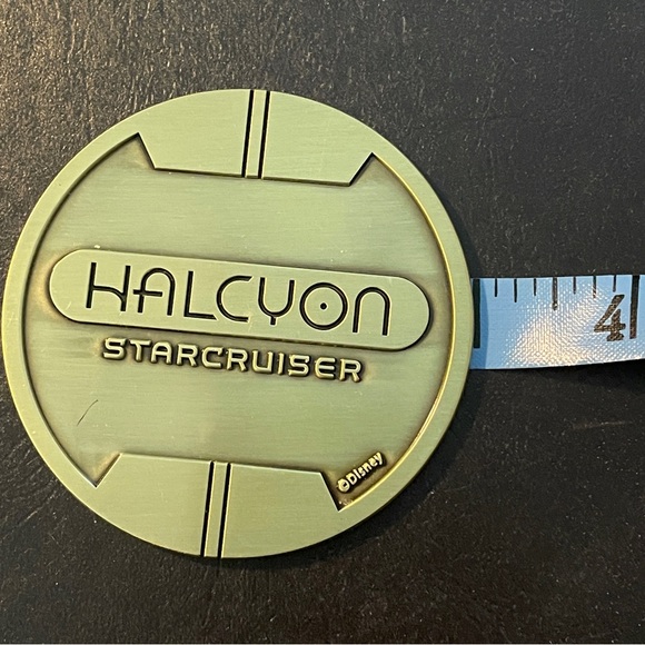 Halcyon Starcruiser large coin Star Wars Galactic Starcruiser - Picture 7 of 8